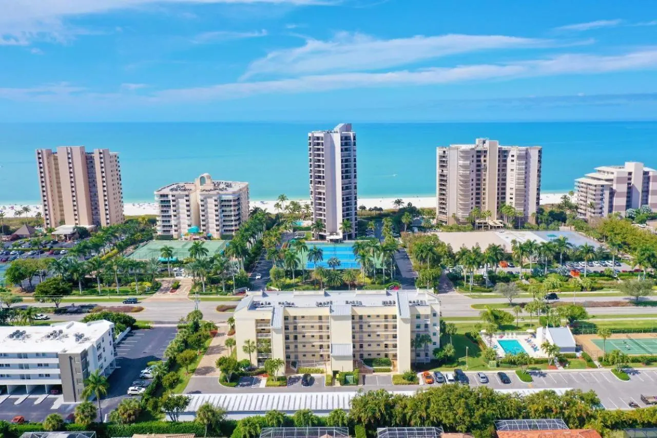 Nyaraló Completely Remodeled I Block Away From Free Access Marco Island