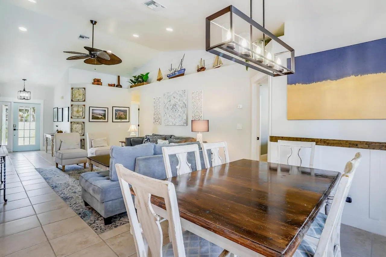 Holiday home Sun-drenched Sojourn