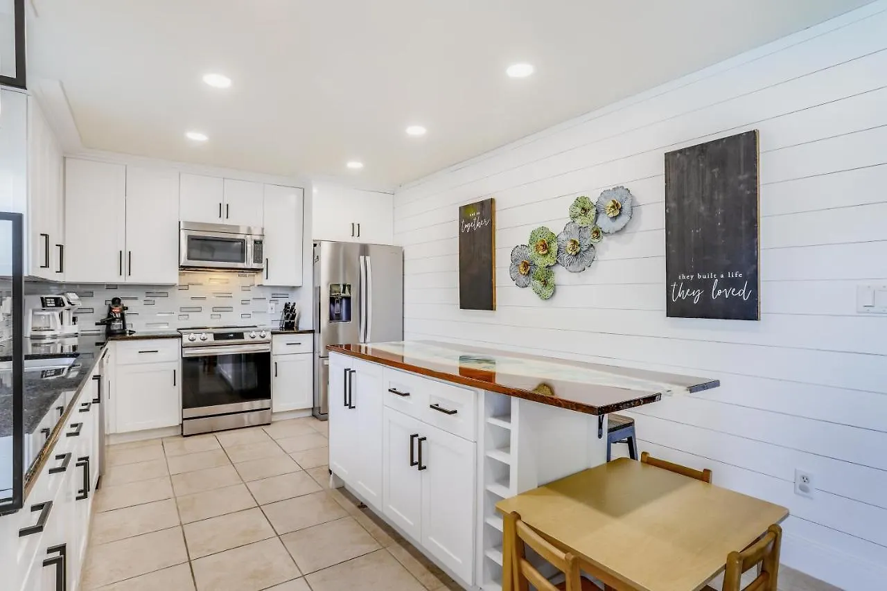 Sun-drenched Sojourn Holiday home Marco Island