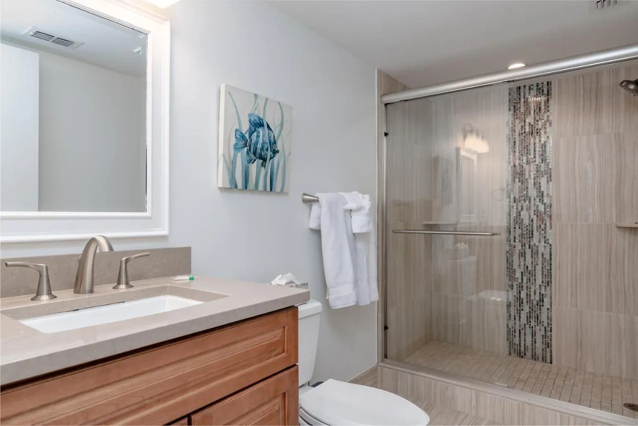 度假居 The Sea-winds I Renovated Beachfront 2 Bed 2 Bath *