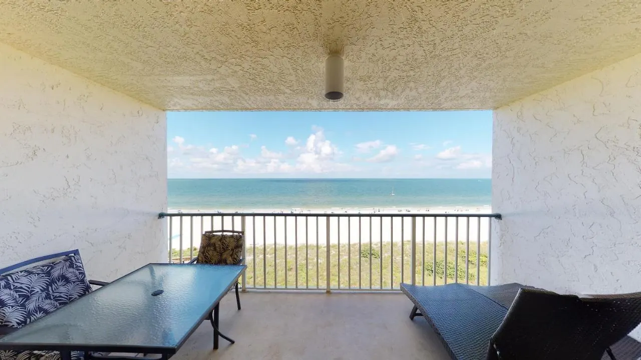 Beachfront Living At The Apollo I On-site Sunset Grille Tiki-restaurant