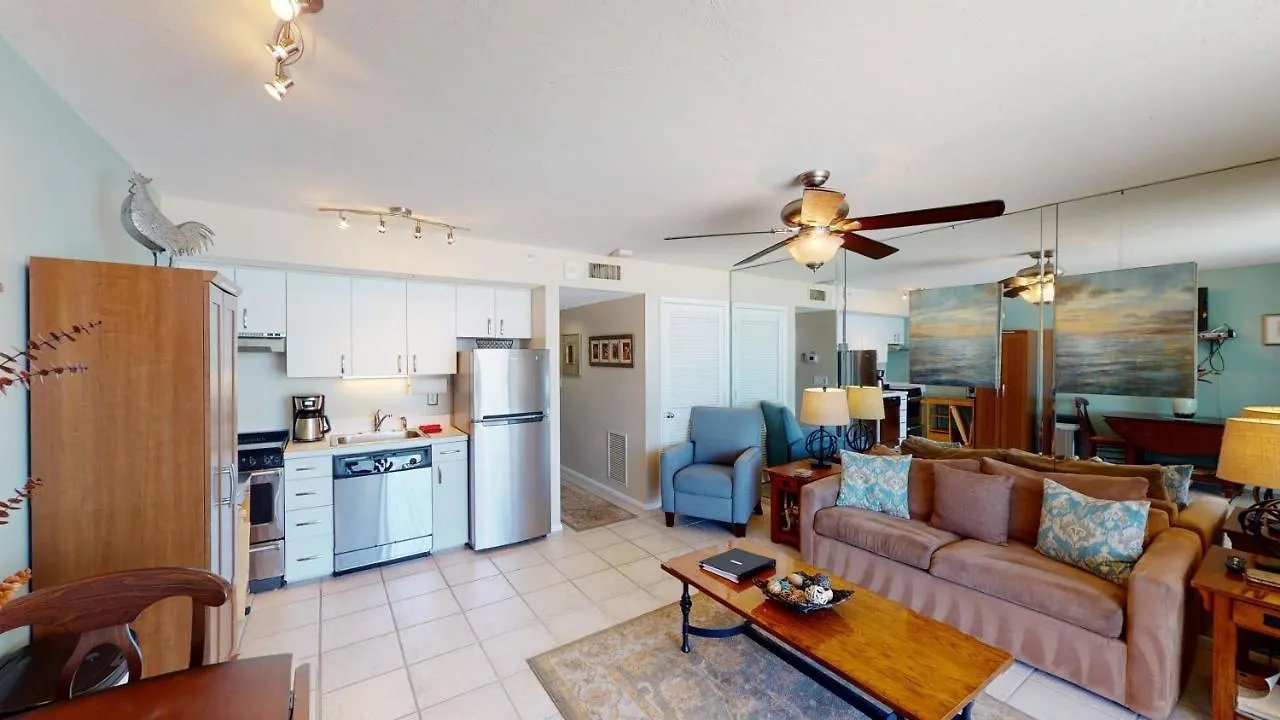 Beachfront Living At The Apollo I On-site Sunset Grille Tiki-restaurant