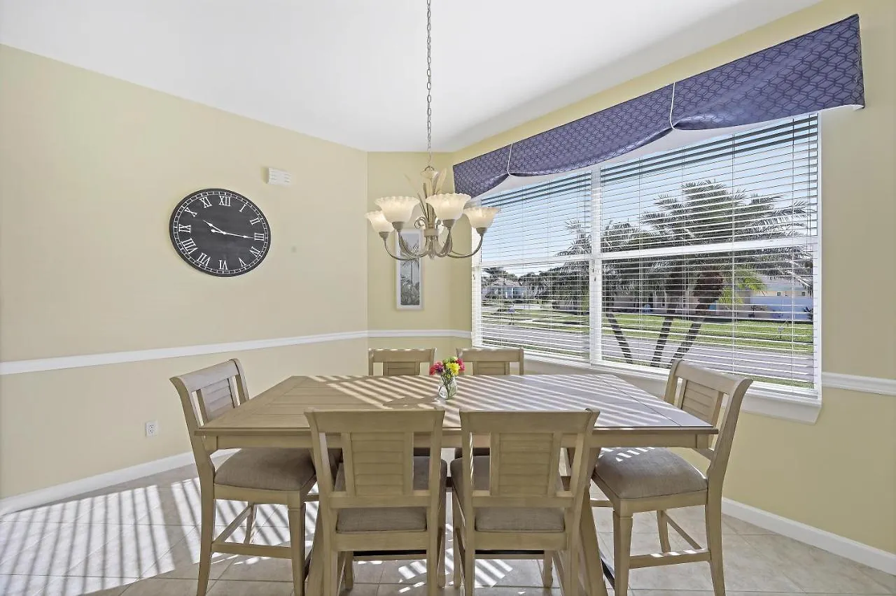 552 Century Drive Holiday home *
