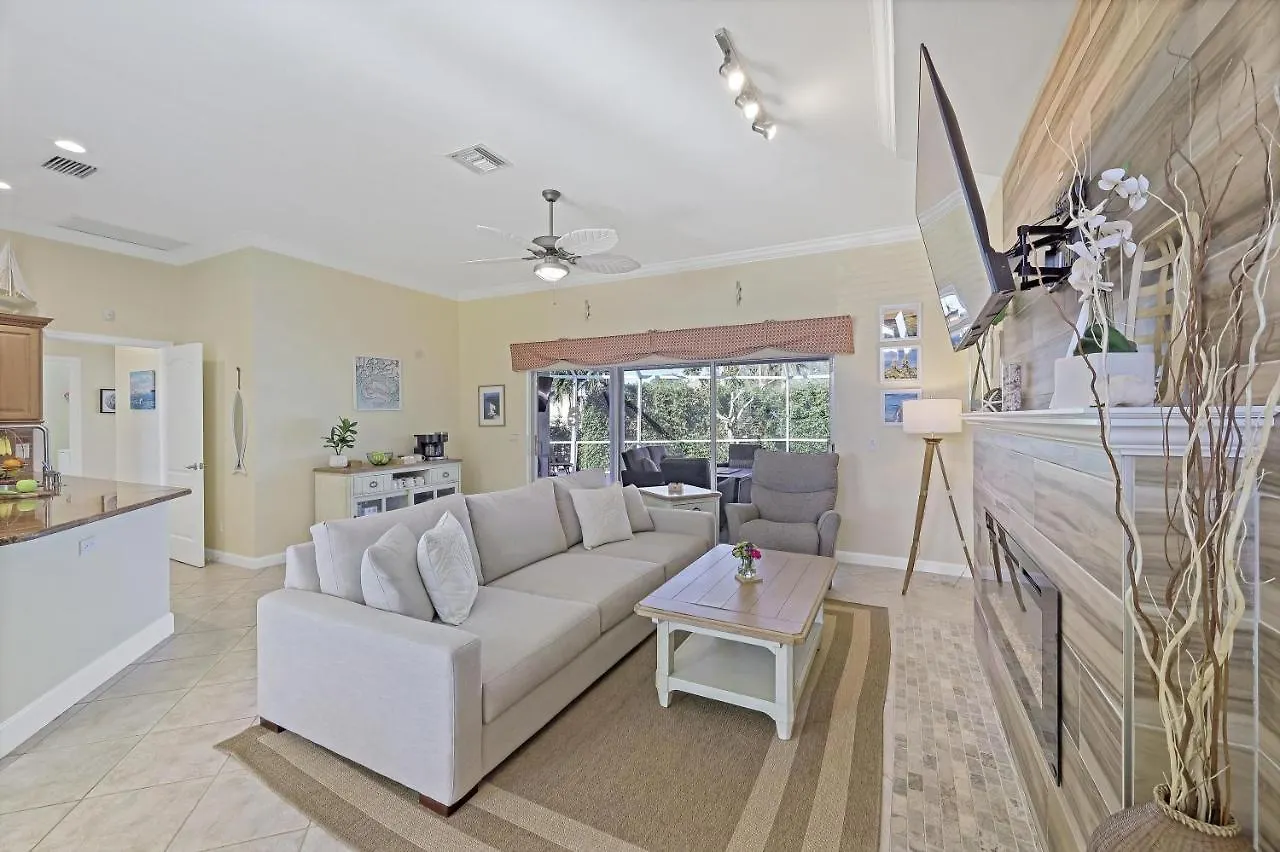 552 Century Drive Holiday home