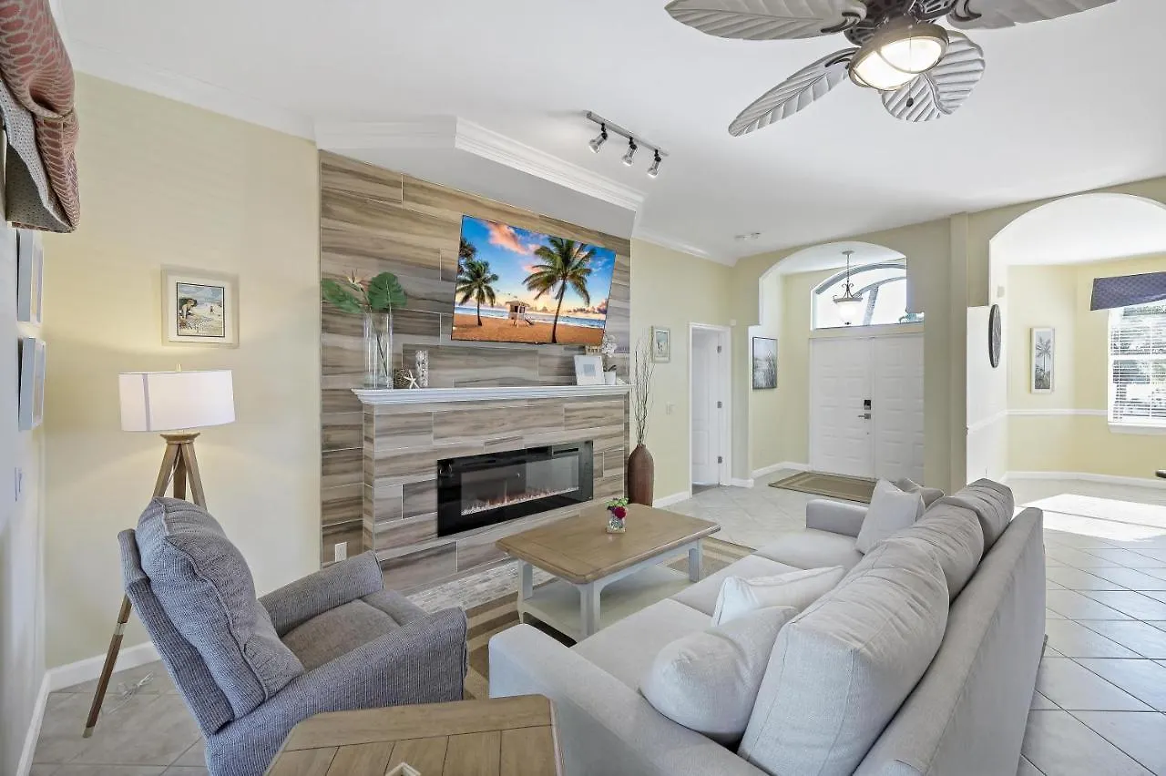 552 Century Drive Holiday home *