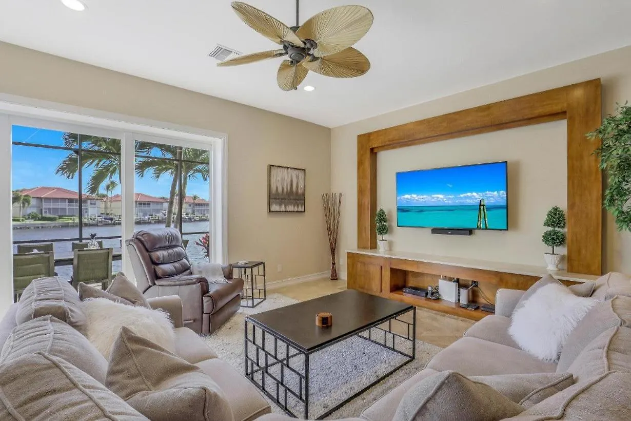 South Seas Court Pool Home, On The Canal Hébergement de vacances Marco Island