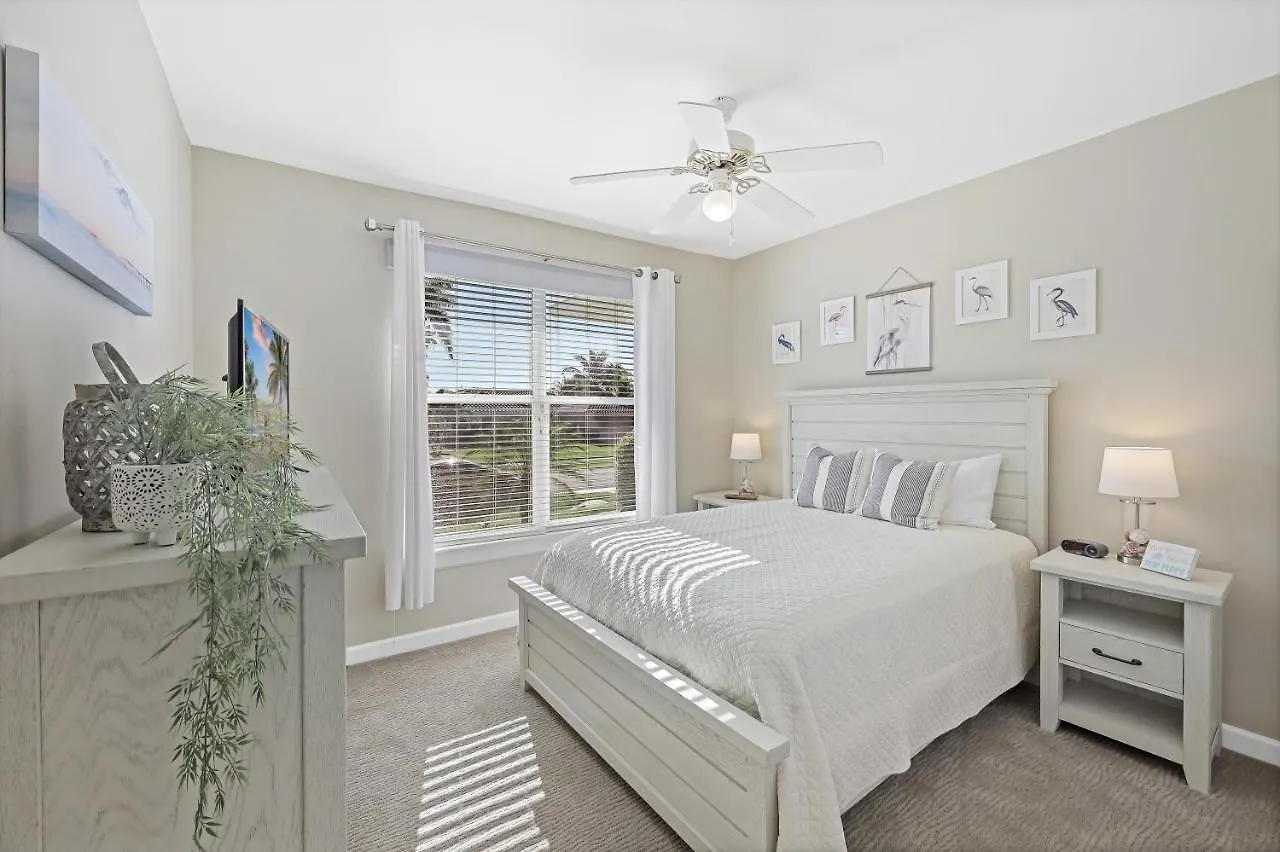 Holiday home 552 Century Drive