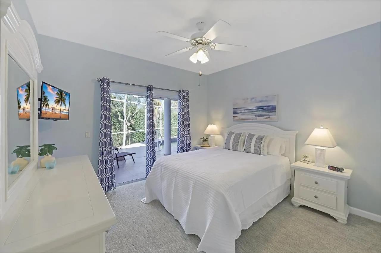 552 Century Drive Holiday home