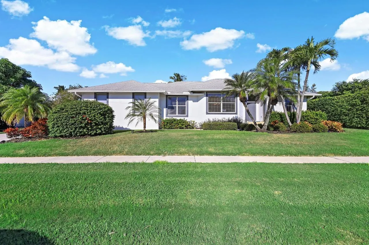 Holiday home 552 Century Drive *