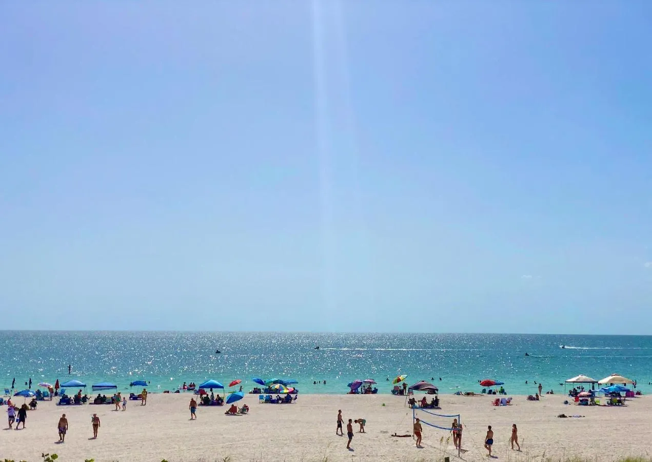 Soft, Sandy Beaches I Long Views From Premiere Over-sized Balcony! Feriehus