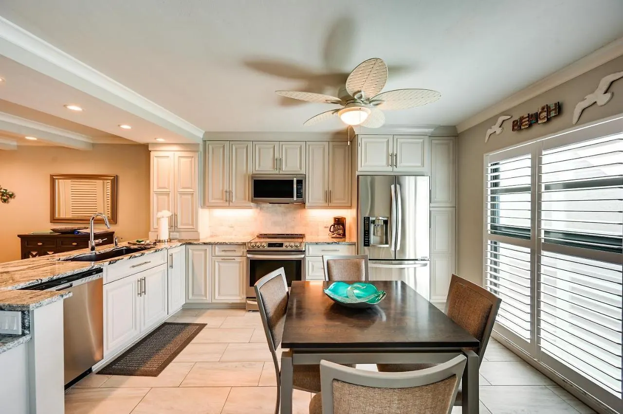 Apartment Coastal With Club Amenities! *