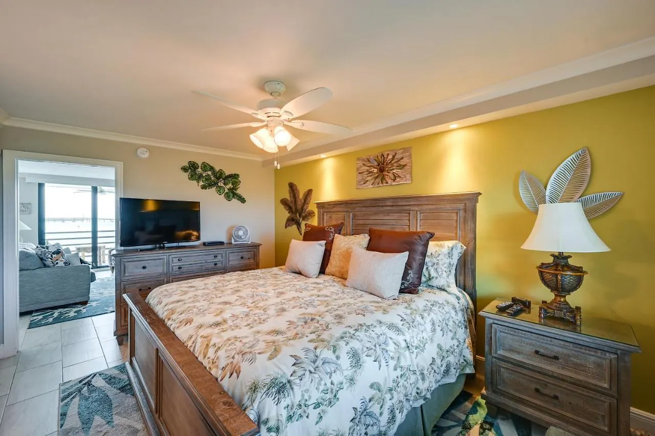 Coastal With Club Amenities! Marco Island