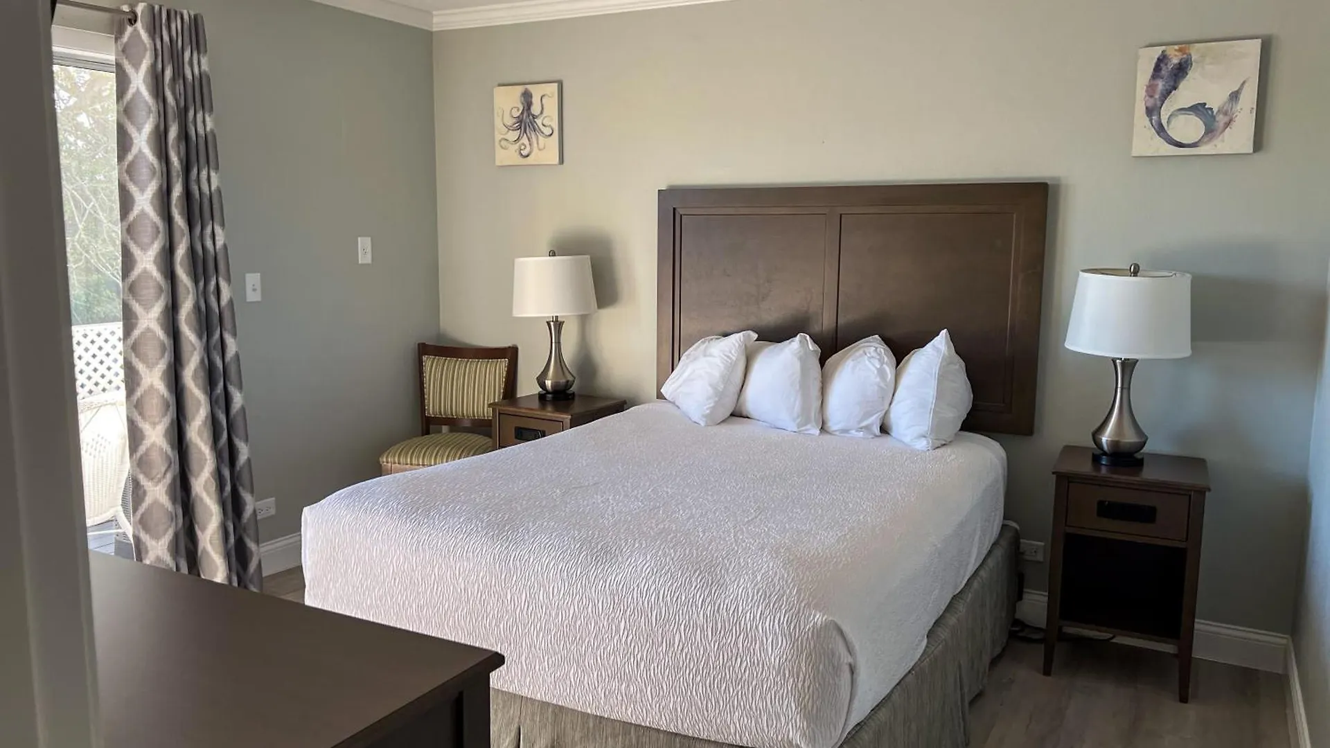 Lakeside Hotel 4*