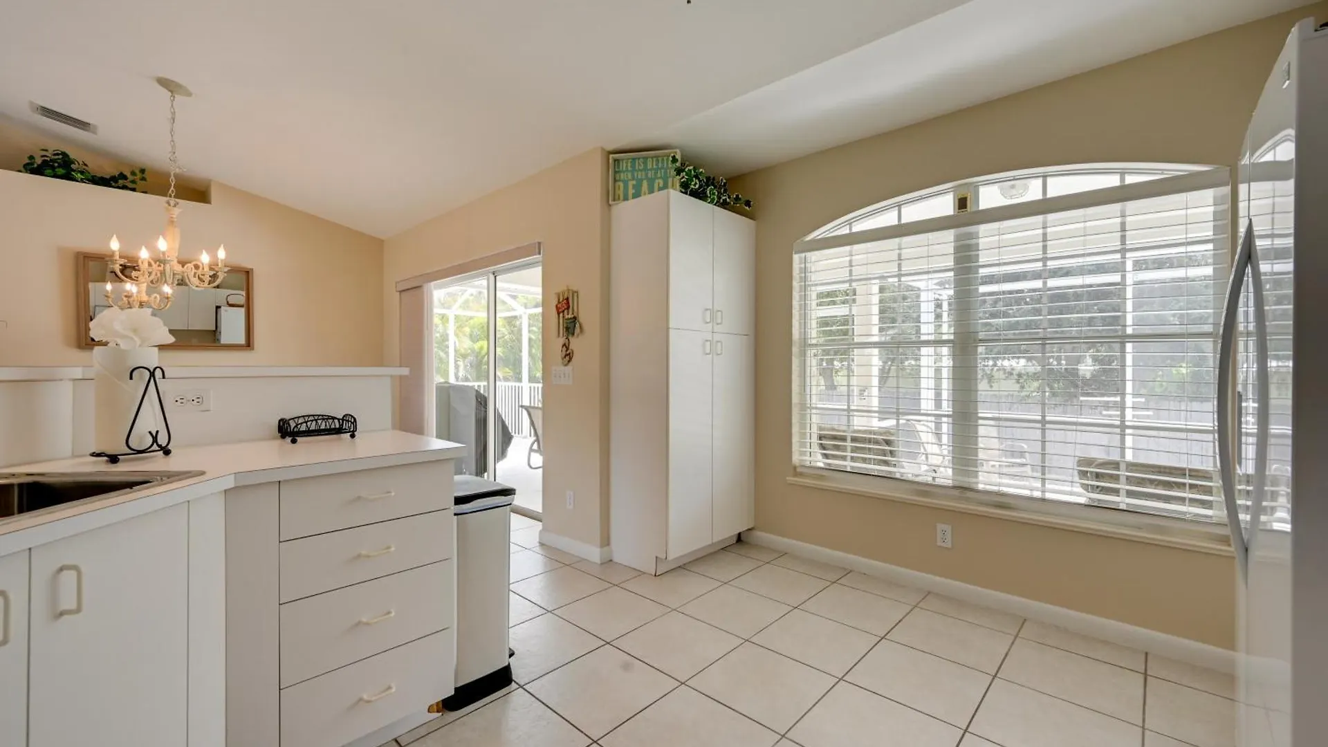 Sunny House Less Than 3 Blocks To Beach! Holiday home *