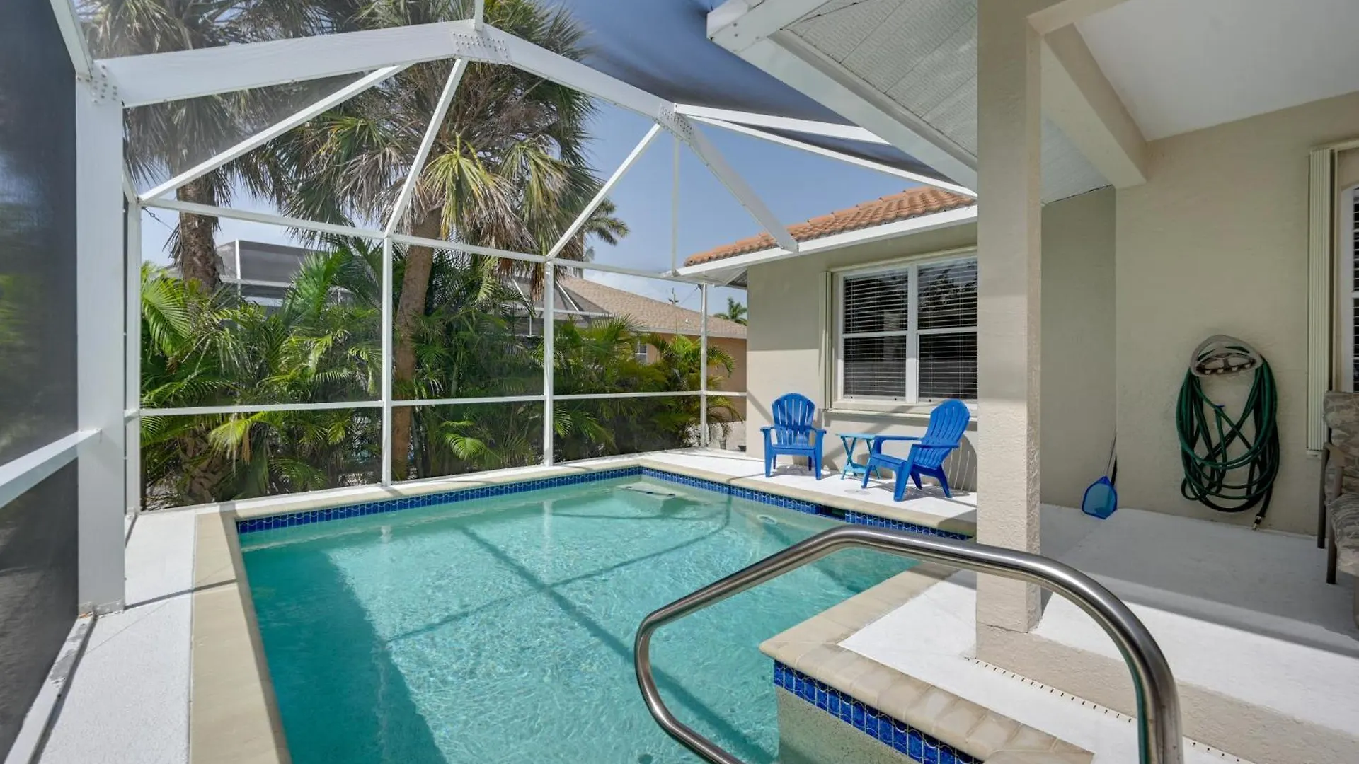 Sunny House Less Than 3 Blocks To Beach! *