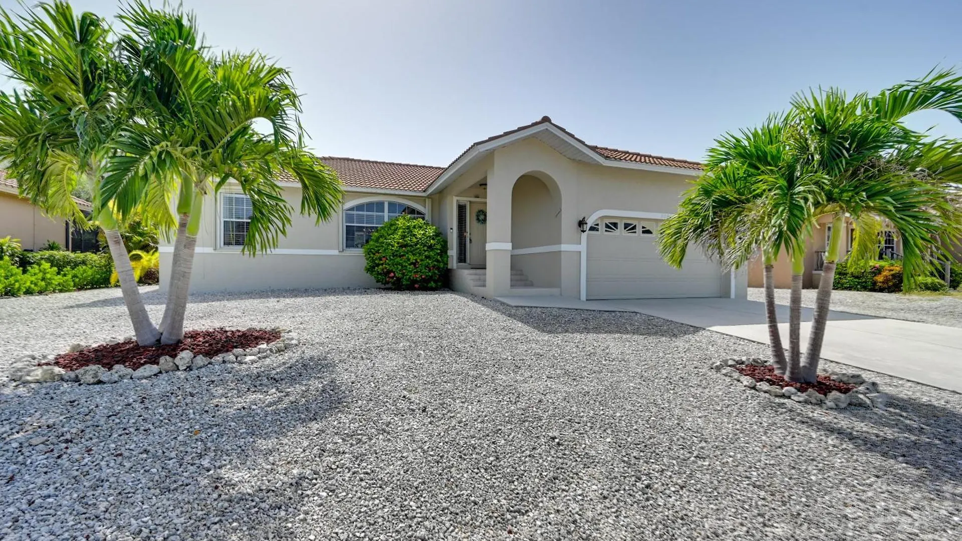 Sunny House Less Than 3 Blocks To Beach! Holiday home Marco Island