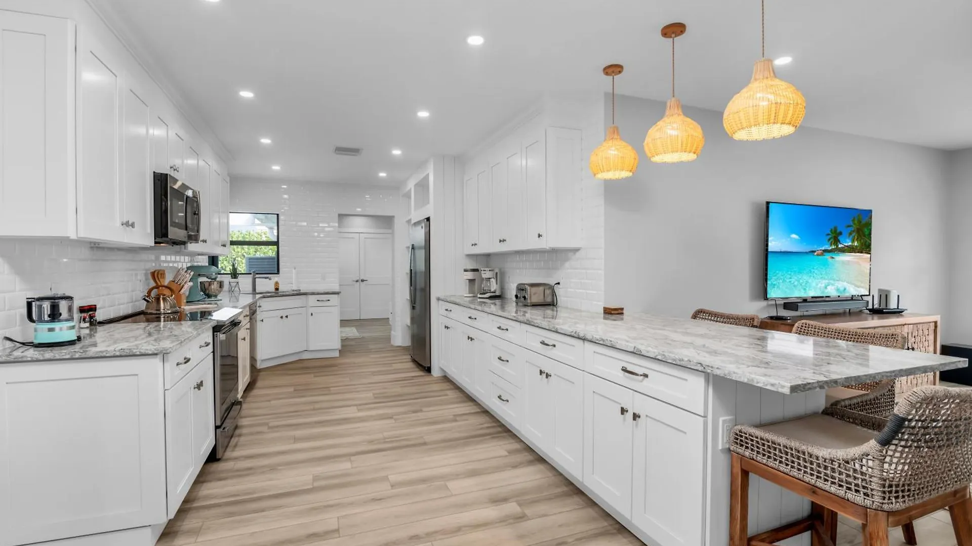 Golf-view House I $300k Reno On Prestigious Island Country Club *