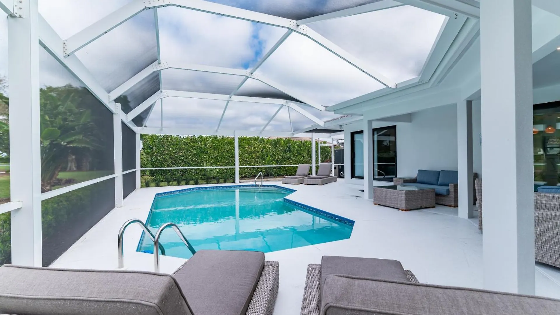 Golf-view House I $300k Reno On Prestigious Island Country Club *