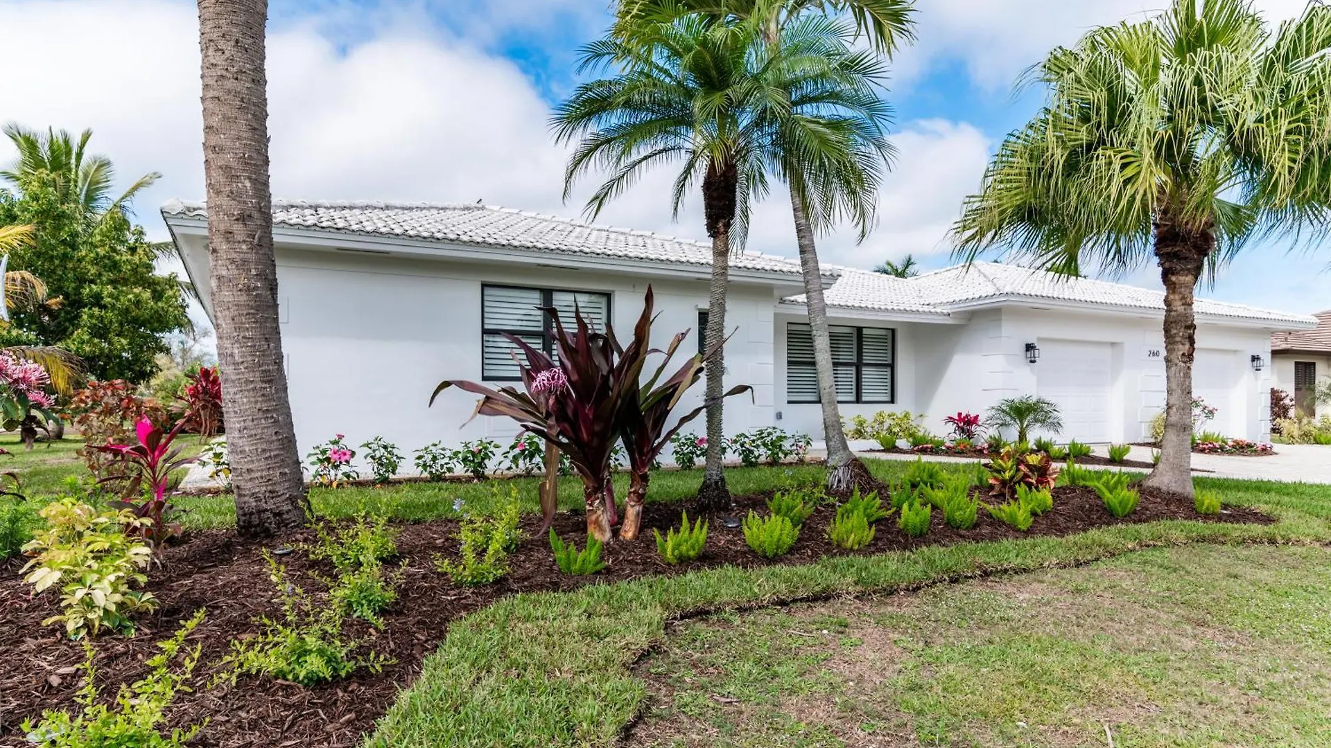 Golf-view House I $300k Reno On Prestigious Island Country Club