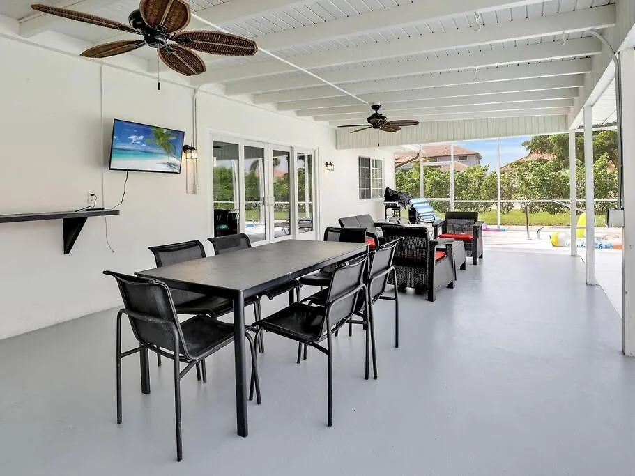 Elevated 1152 - Serene Family Friendly 4 Bed Pool Сasa de vacaciones