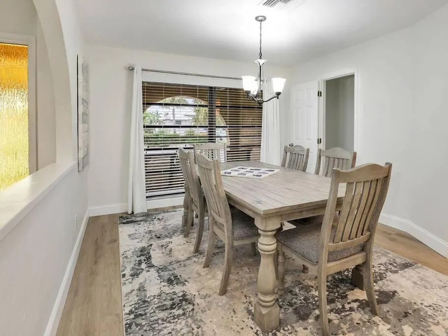 Elevated 377 - Family Oasis Retreat - 4-bed With Pool بيت للعطل *