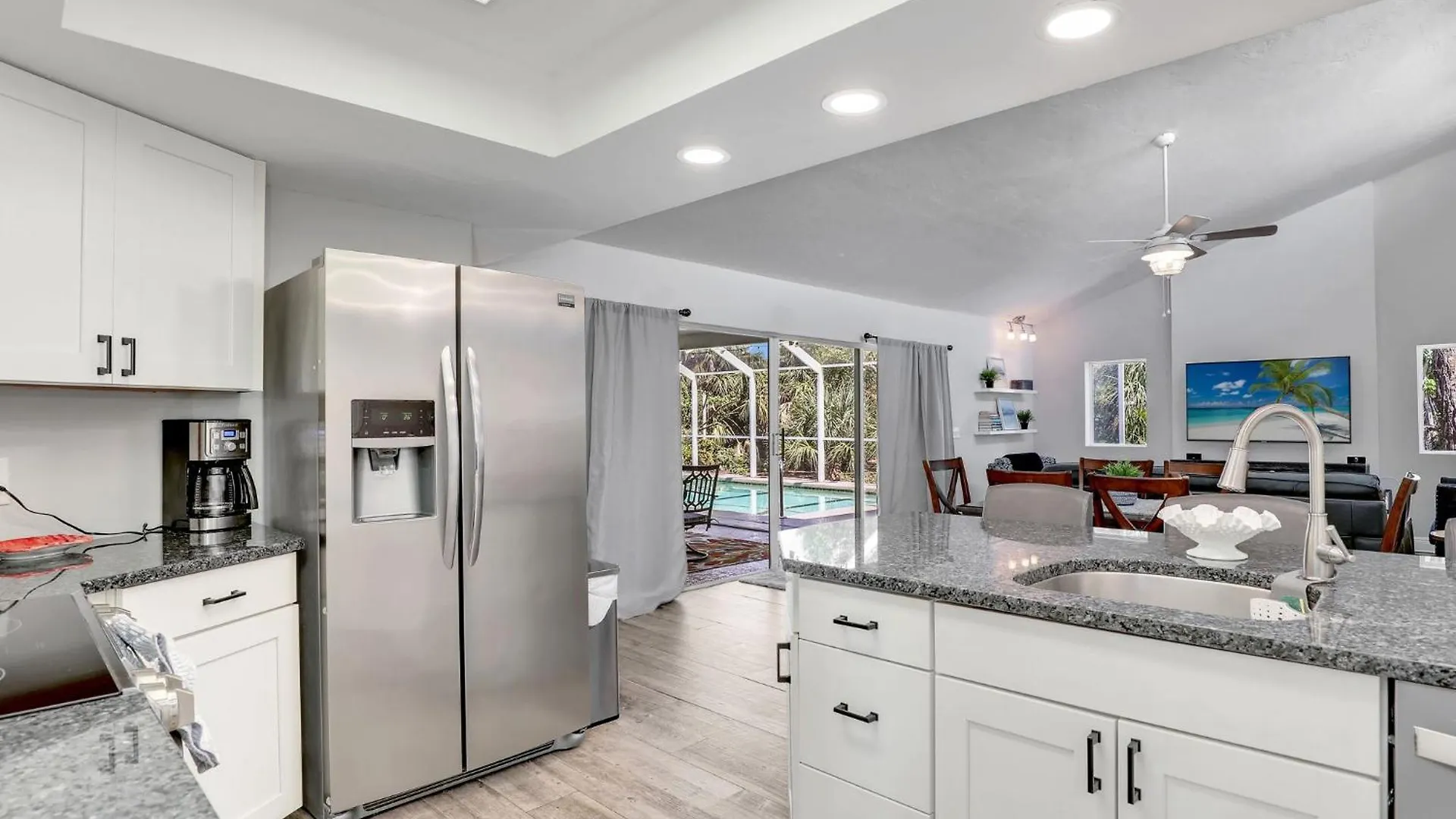 Semesterbostad 5 Beds 3 Bdr 2 Bath Heated Pool, Grill, Patio *