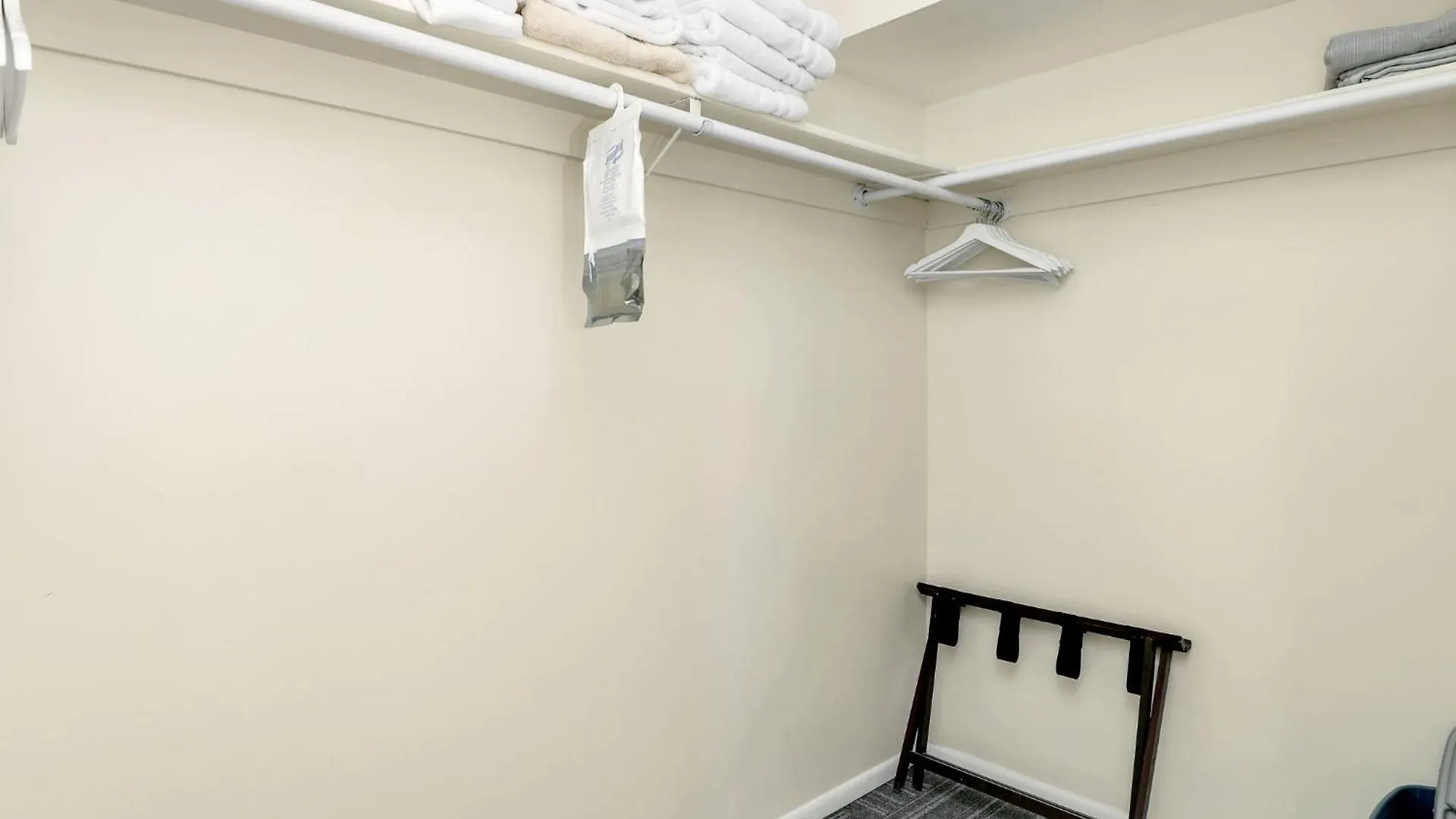 5 Beds 3 Bdr 2 Bath Heated Pool, Grill, Patio * Marco Island