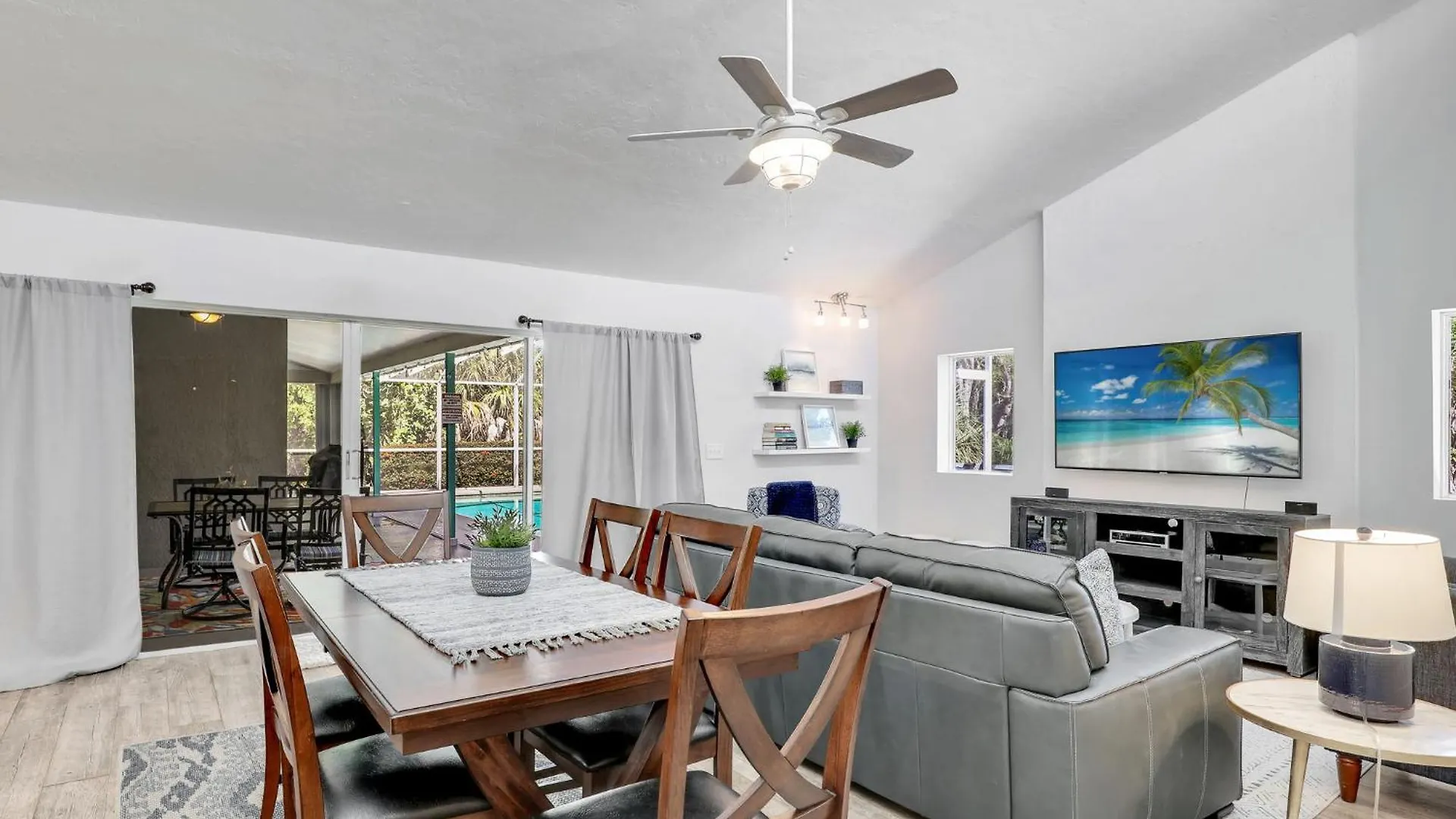 Semesterbostad 5 Beds 3 Bdr 2 Bath Heated Pool, Grill, Patio *