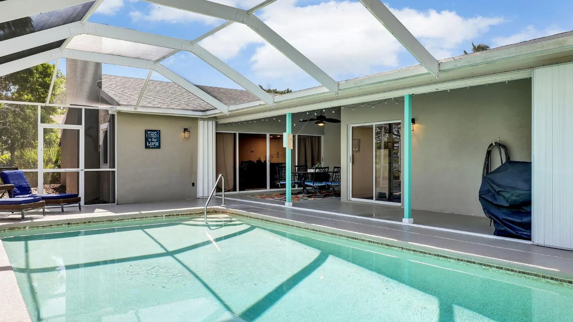 5 Beds 3 Bdr 2 Bath Heated Pool, Grill, Patio