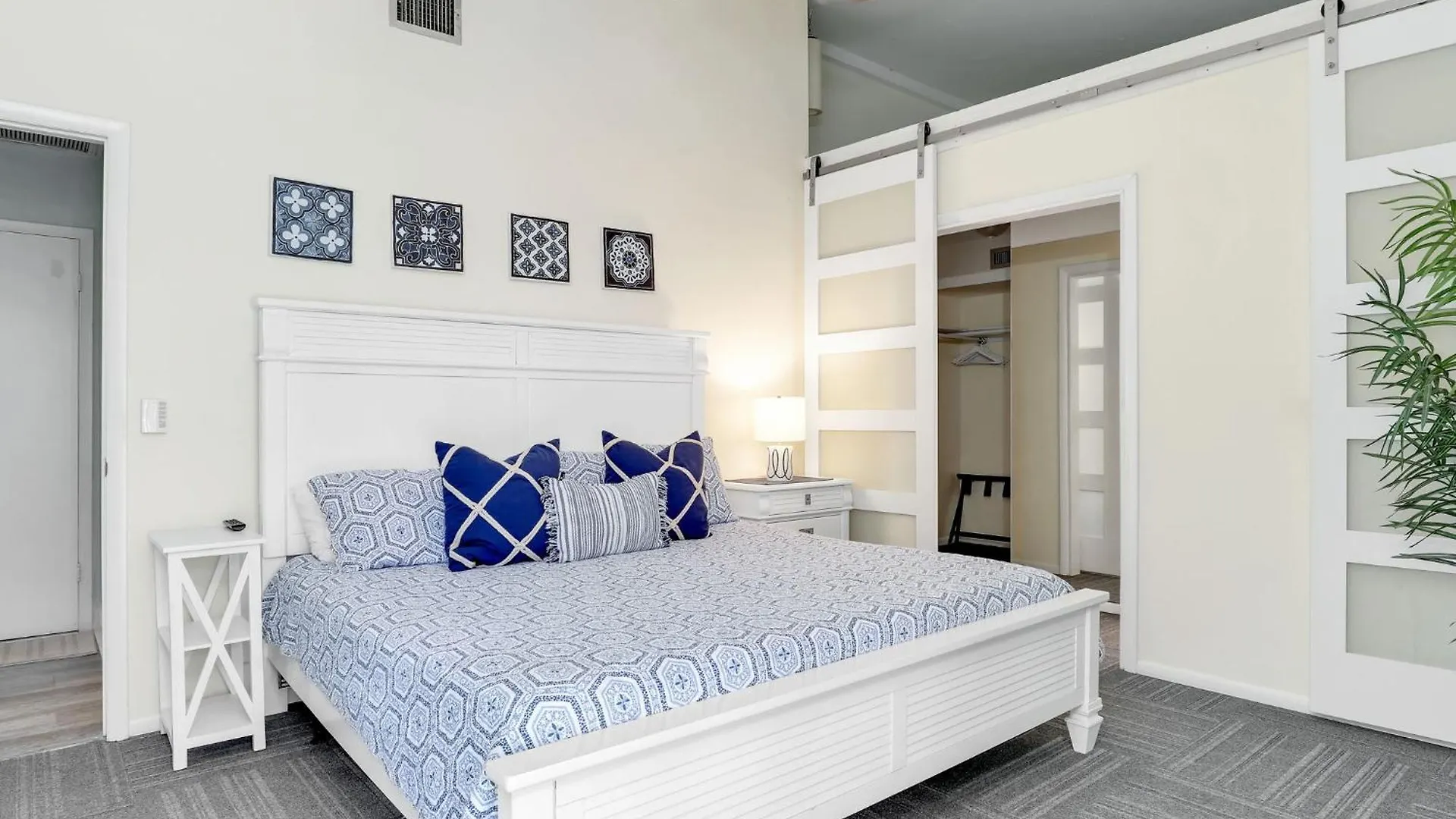 5 Beds 3 Bdr 2 Bath Heated Pool, Grill, Patio Semesterbostad