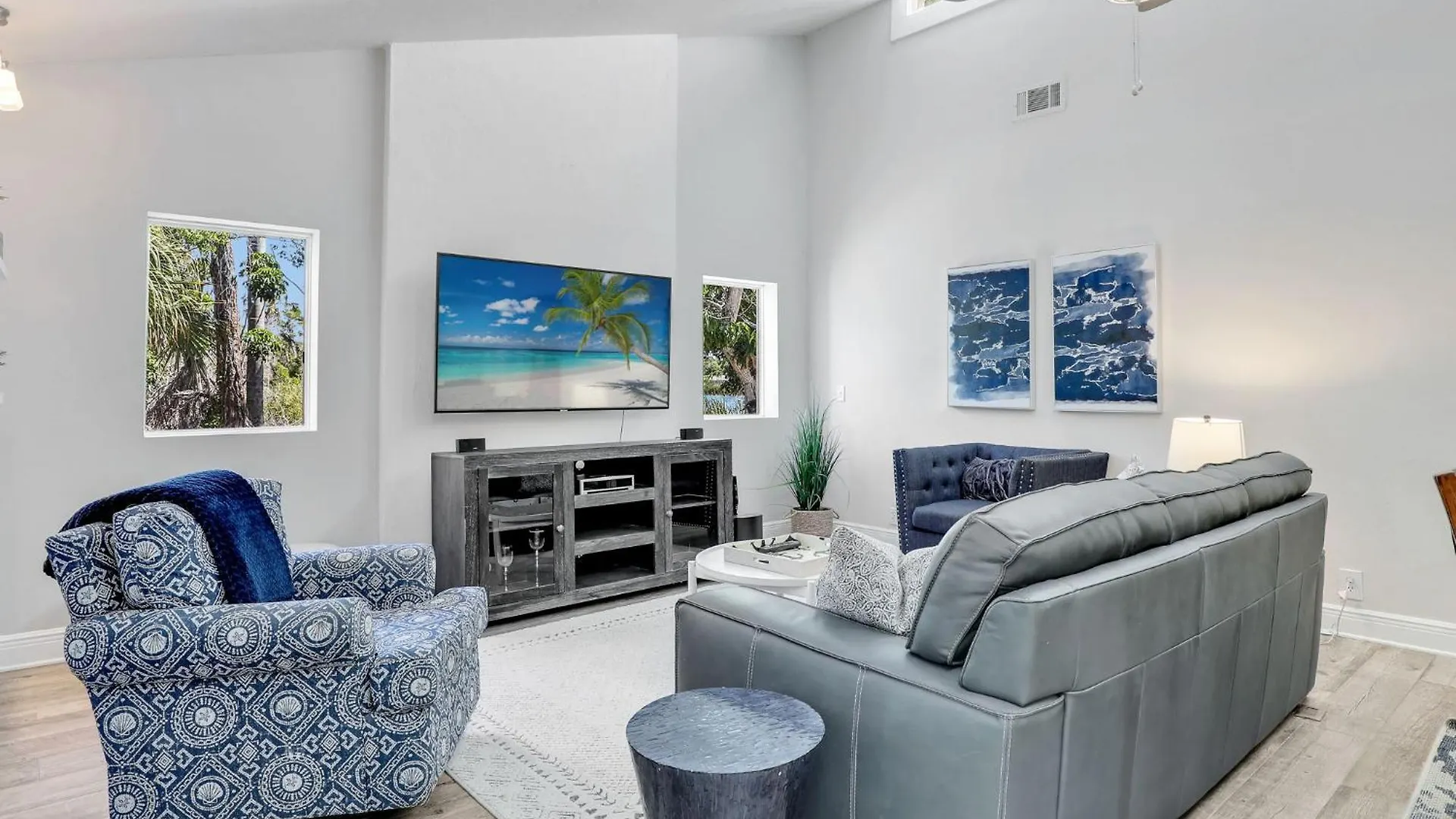 5 Beds 3 Bdr 2 Bath Heated Pool, Grill, Patio *