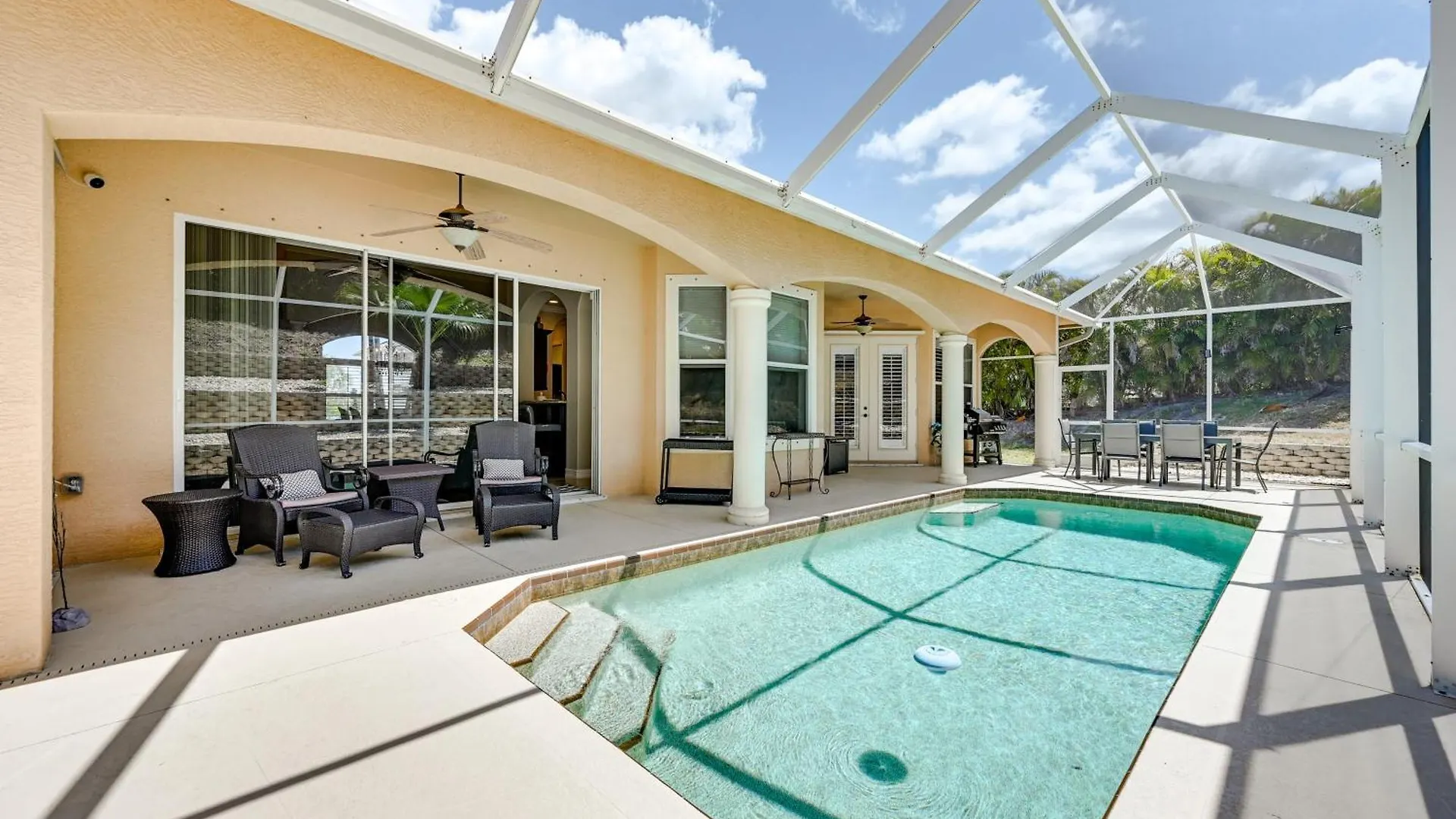 With Private Pool 3 Mi Beach! * Marco Island