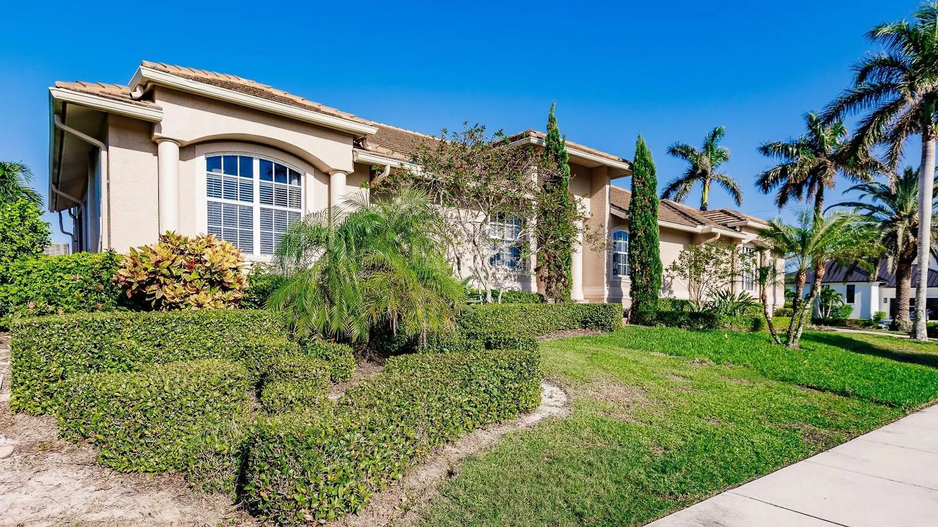 Vibrant 4br L Pool L Jacuzzi L Game Σπίτι διακοπών