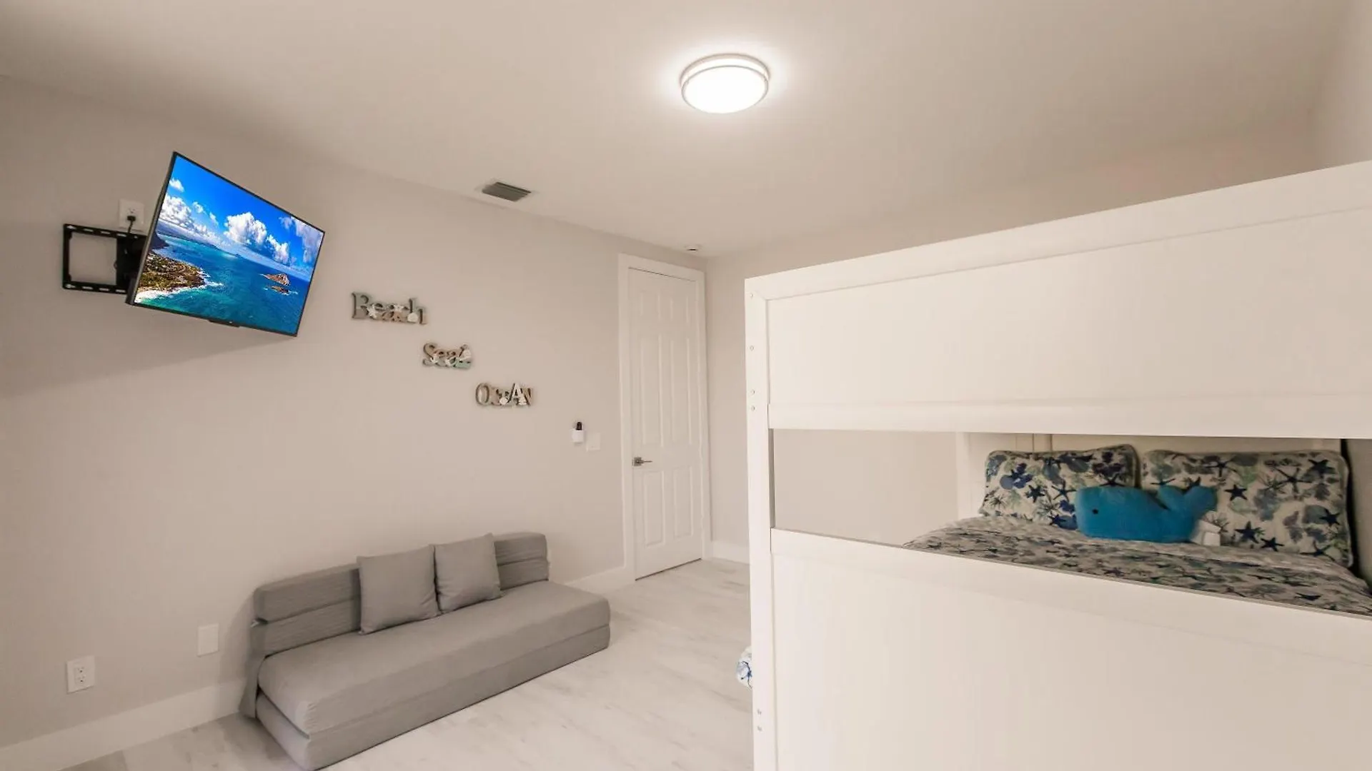 Vibrant 4br L Pool L Jacuzzi L Game