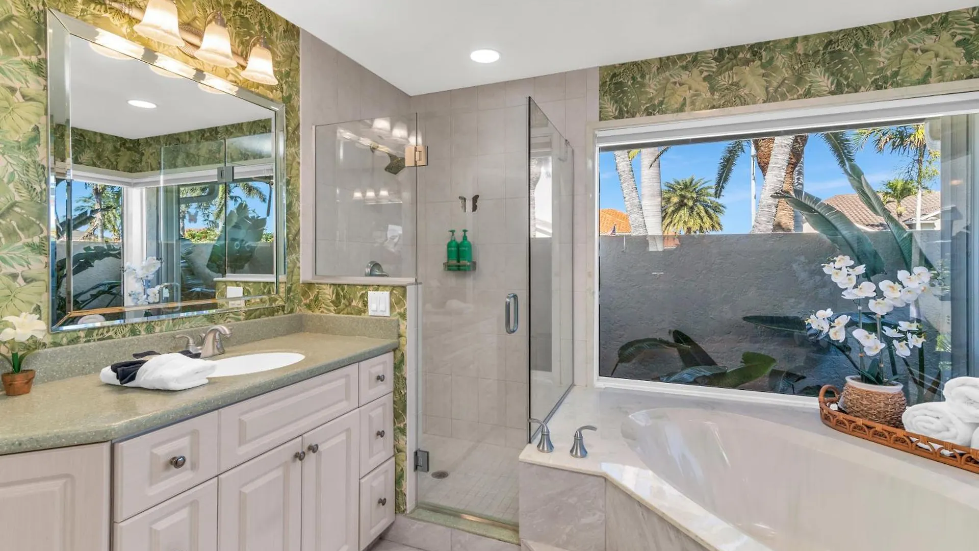 Charming 4 Bed Waterfront Escape W/ Pool And Dock