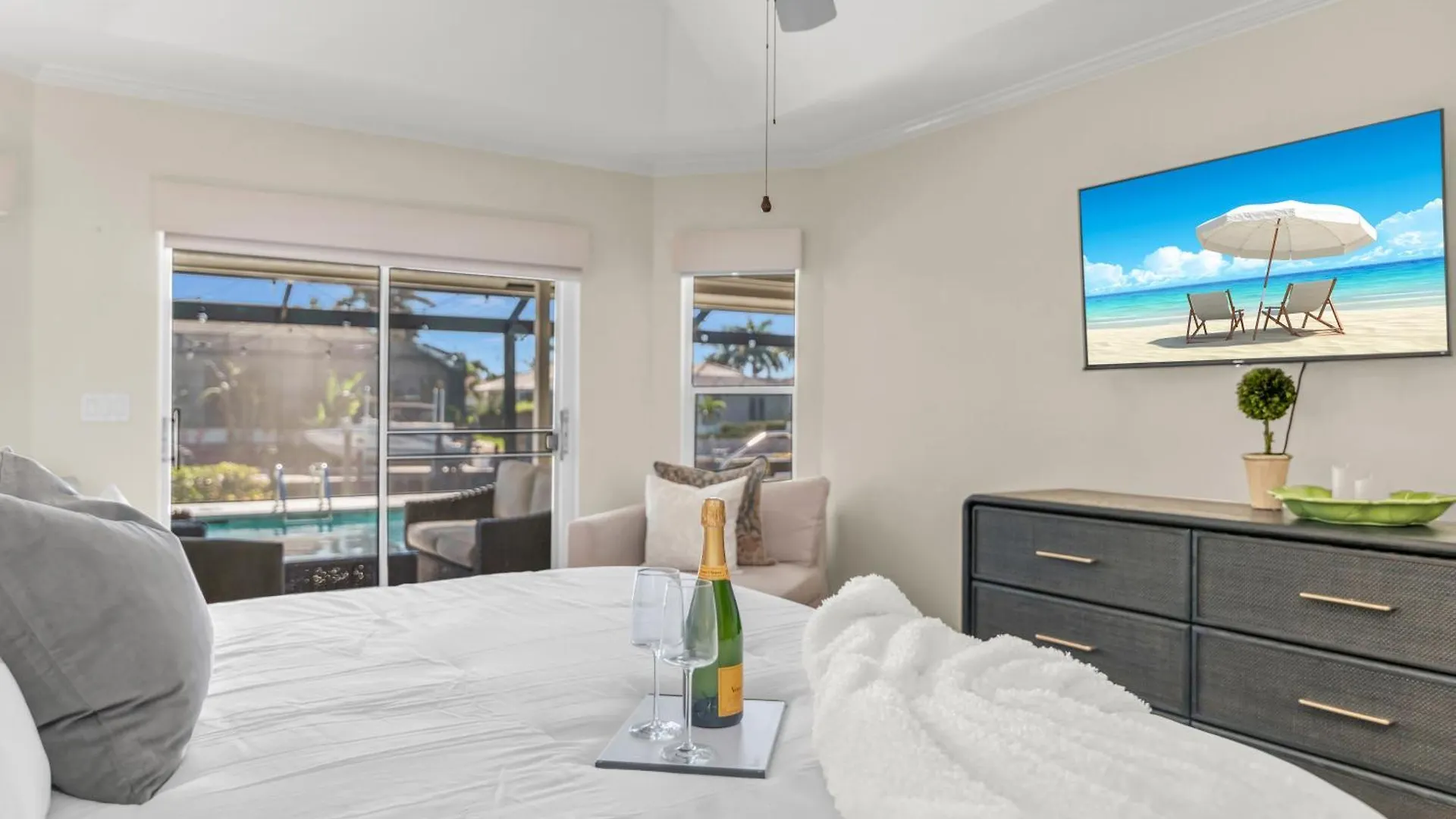 Charming 4 Bed Waterfront Escape W/ Pool And Dock بيت للعطل جزيرة ماركو