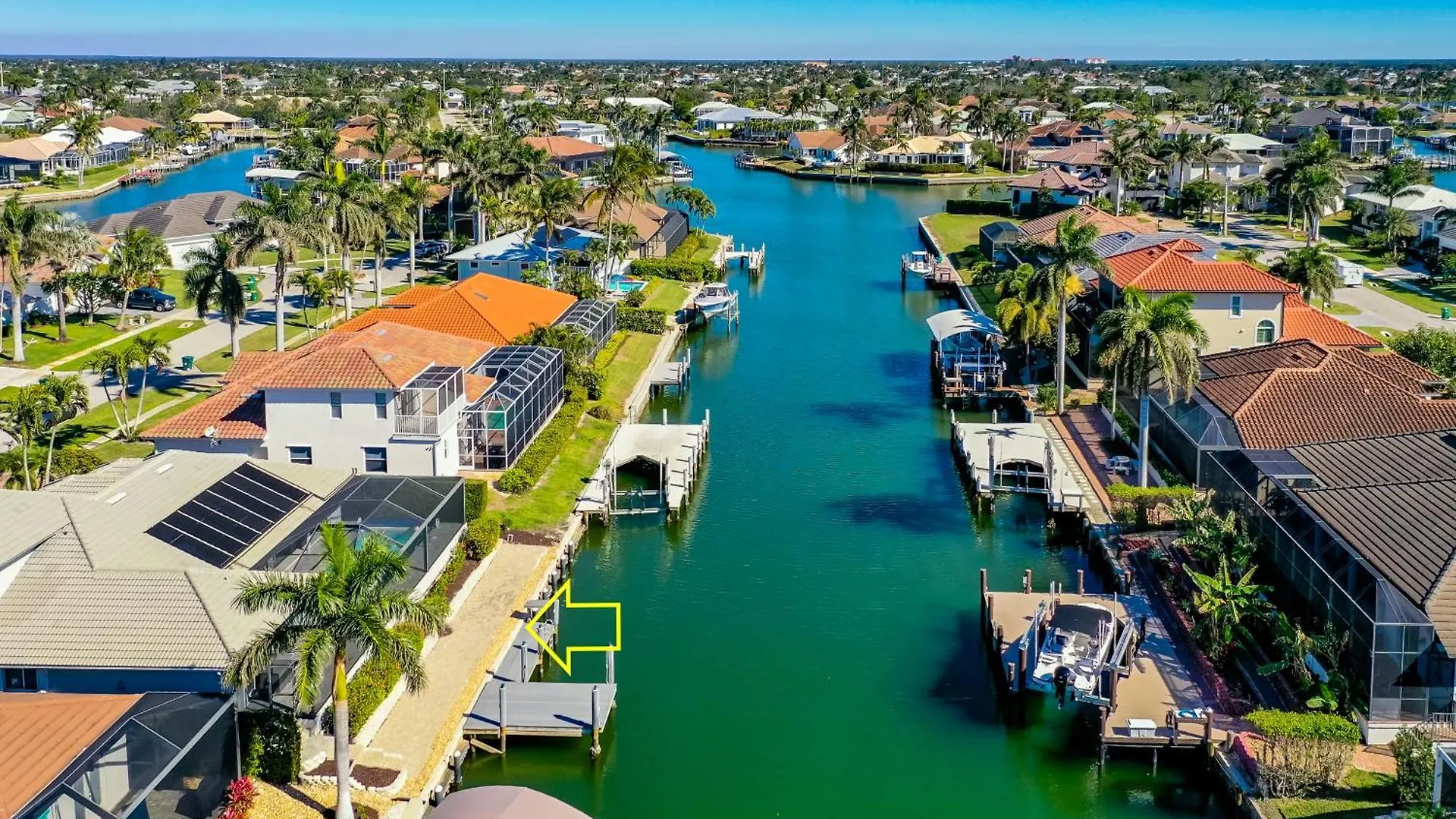 Charming 4 Bed Waterfront Escape W/ Pool And Dock جزيرة ماركو