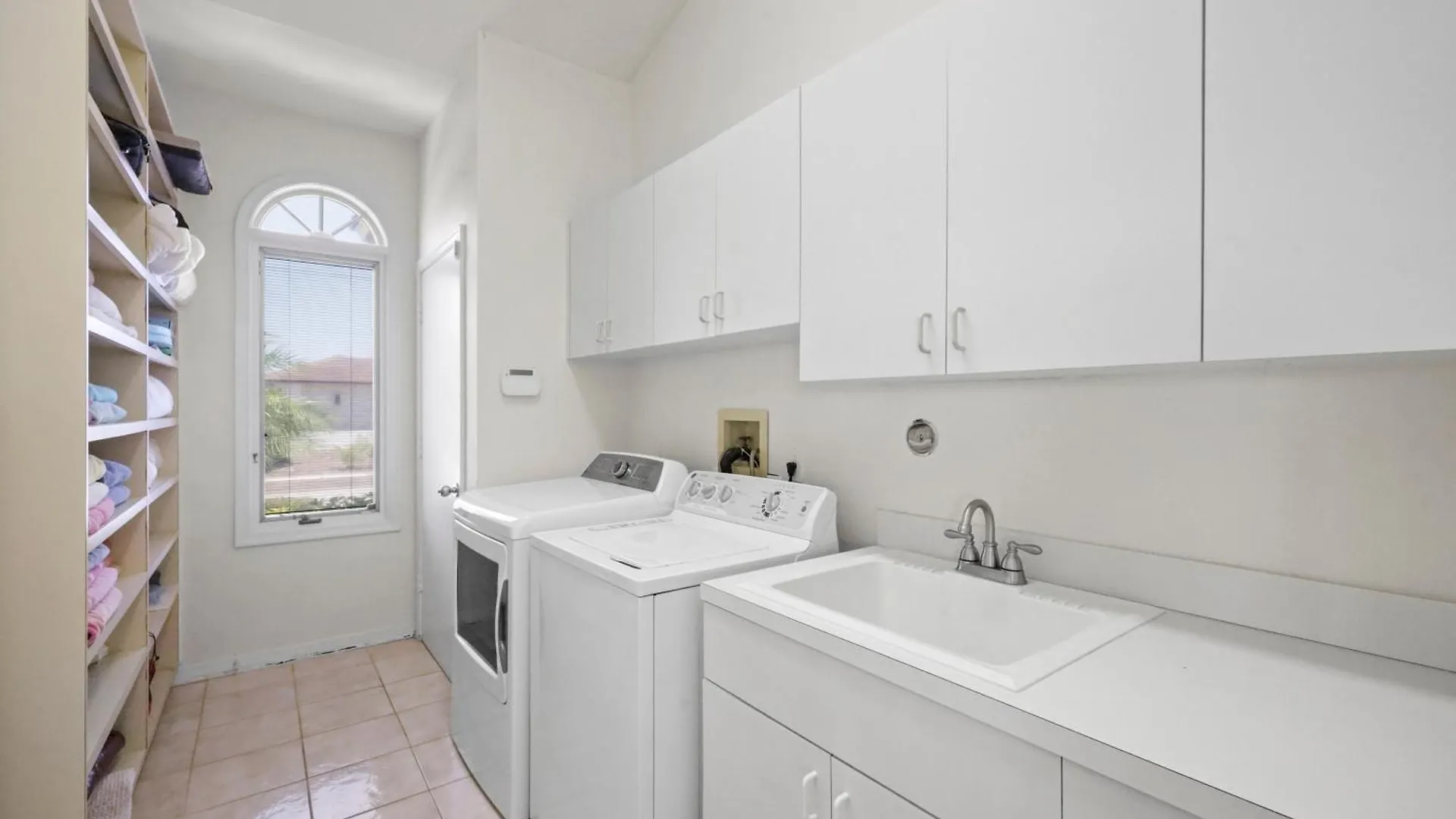 695 Embassy Court * Marco Island