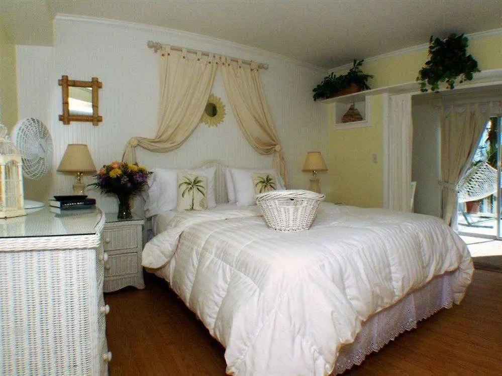 Lakeside Hotel 4*