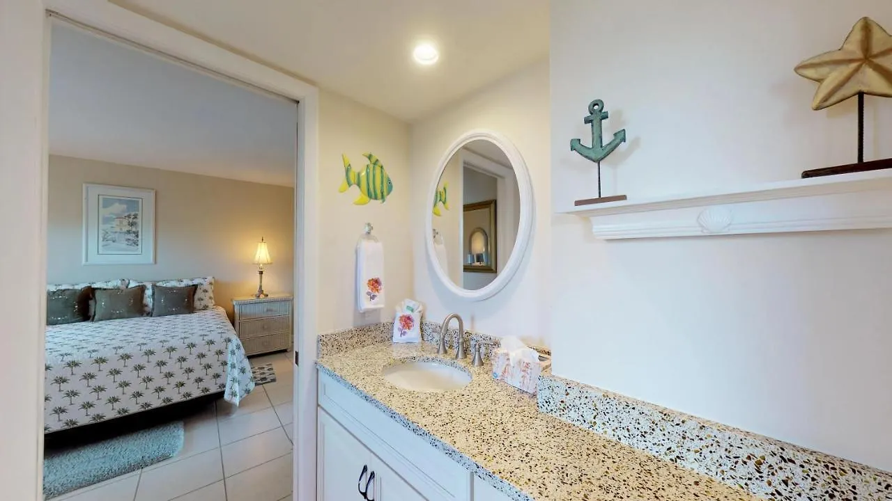 Remodeled Open Floor Plan W/ Wide River Views!!! Holiday home Marco Island