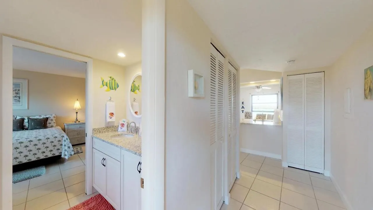 Remodeled Open Floor Plan W/ Wide River Views!!! Holiday home *