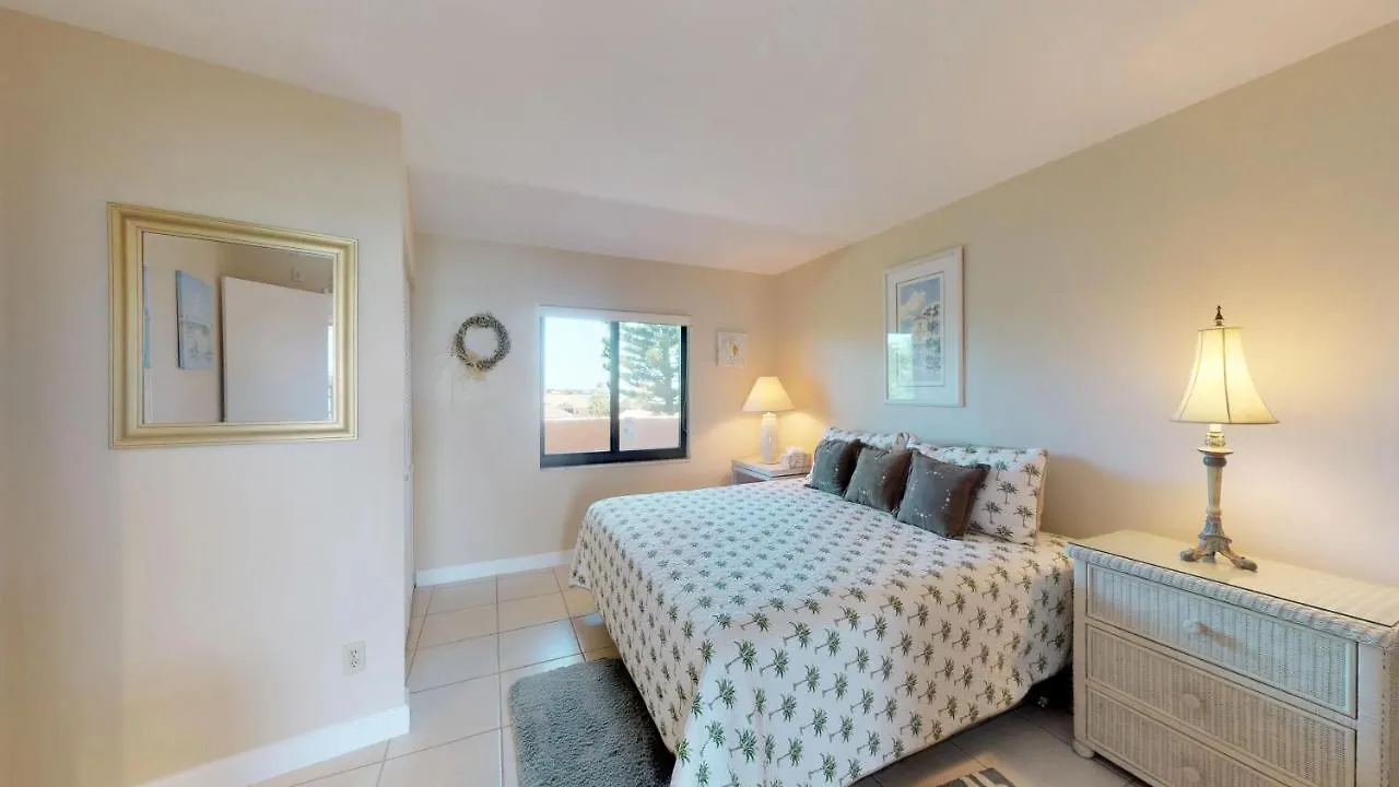 Holiday home Remodeled Open Floor Plan W/ Wide River Views!!! *