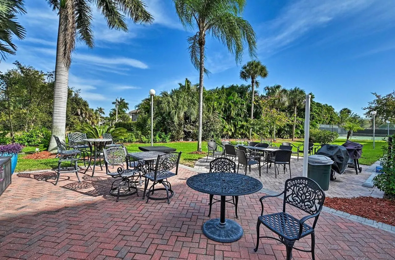 Beachy With Amenities! * Marco Island